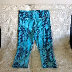 UA Crop Leggings